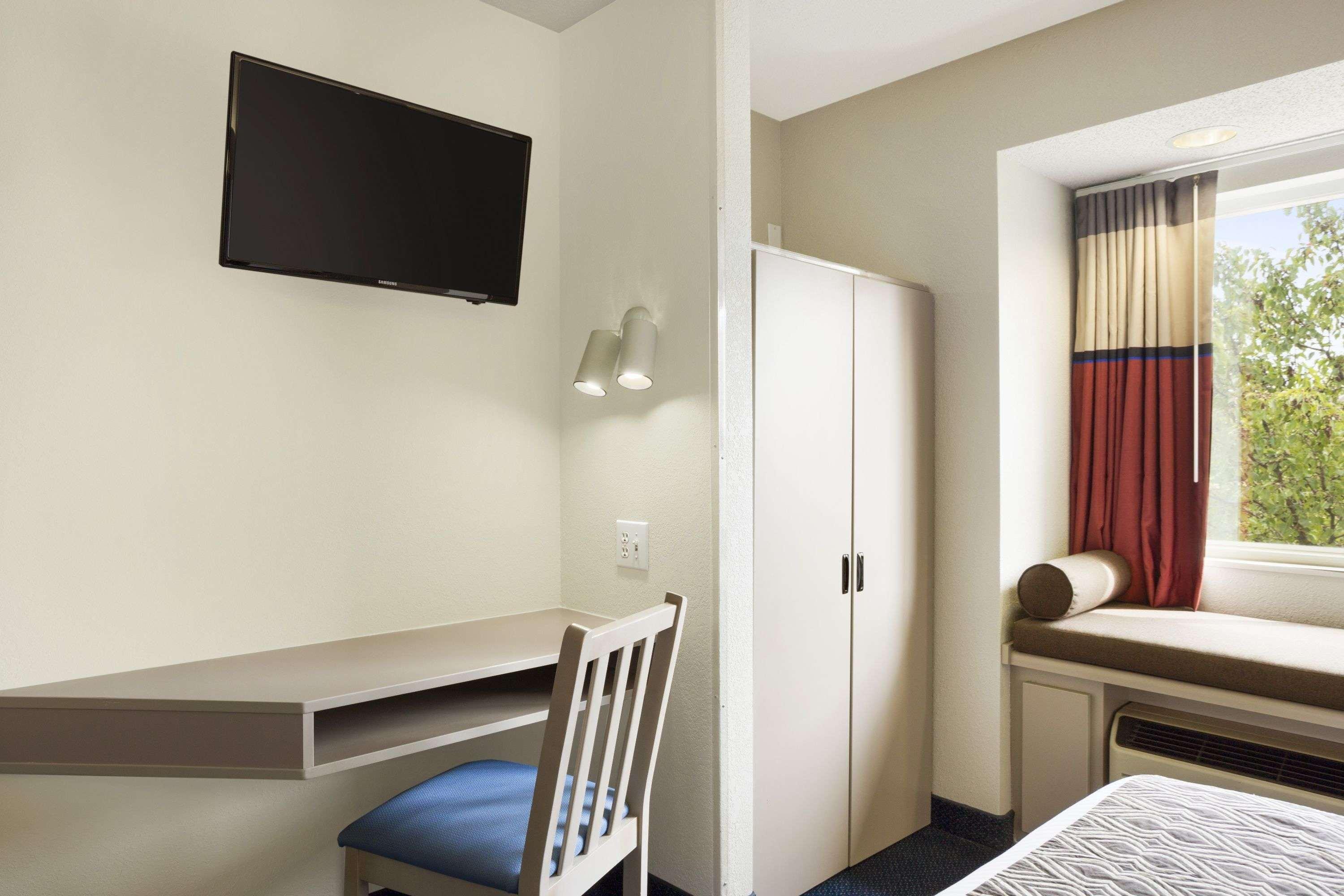 Microtel Inn By Wyndham Louisville East Exterior photo